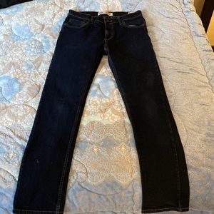 I’m selling these jeans from Levi’s because I don’t really wear them anymore